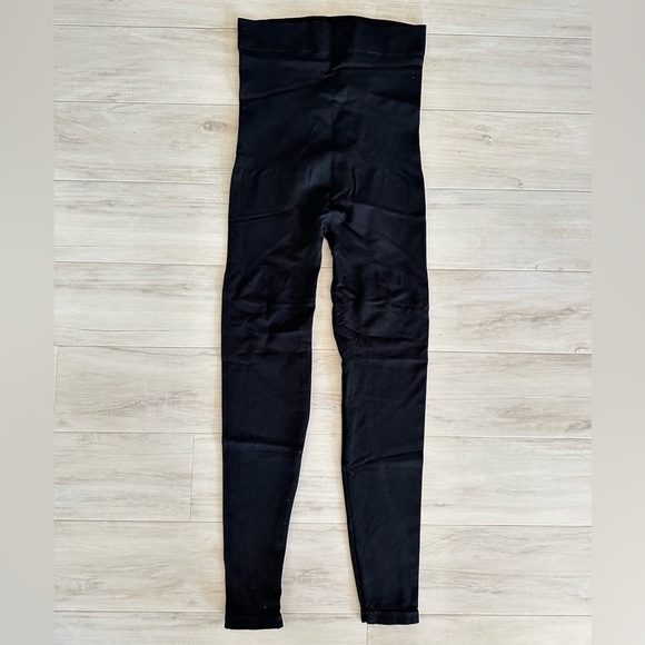 Blanqi Maternity Leggings in Black - Picture 3 of 4